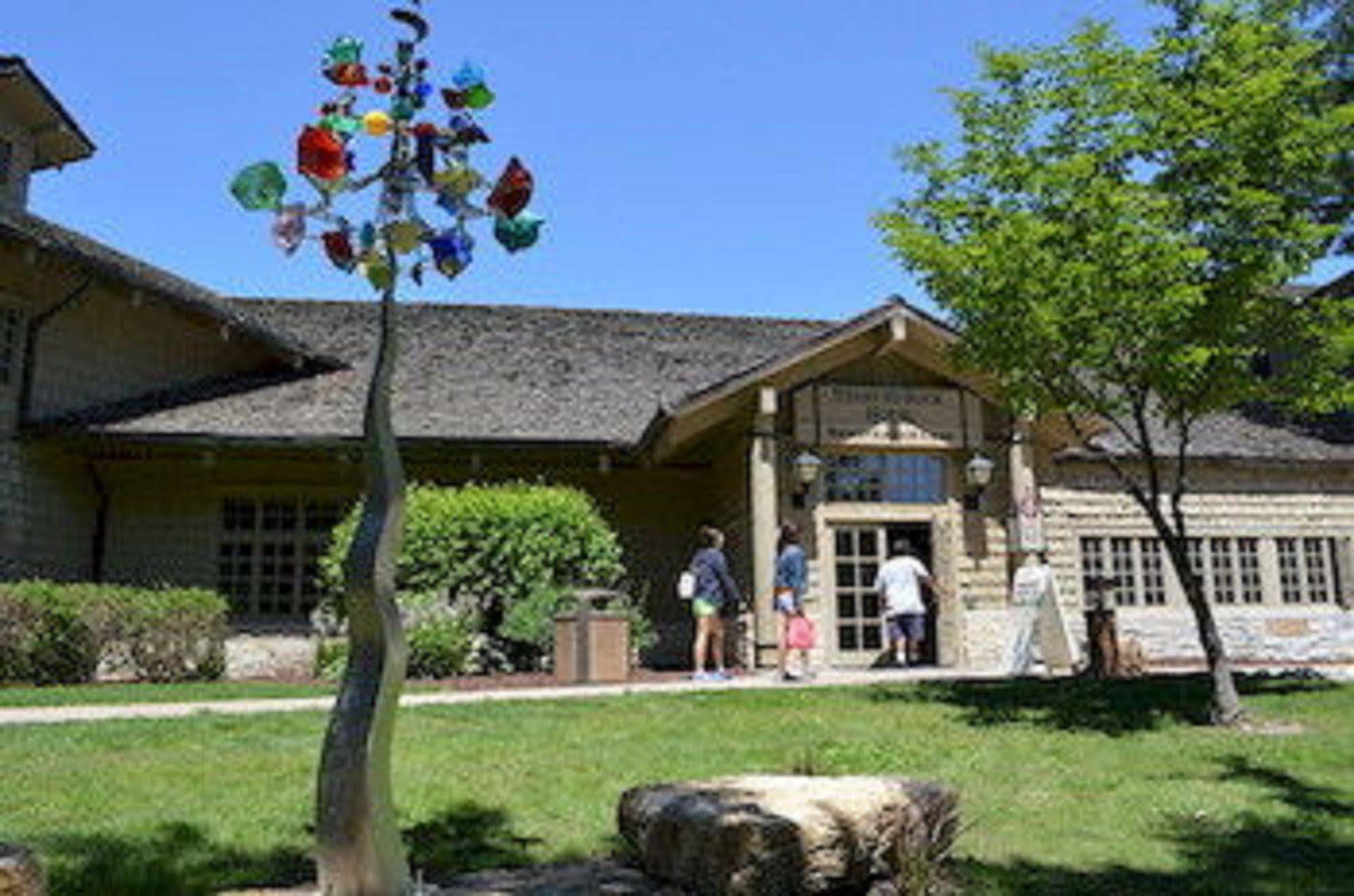 Starved Rock Lodge & Conference Center Utica ภายนอก รูปภาพ