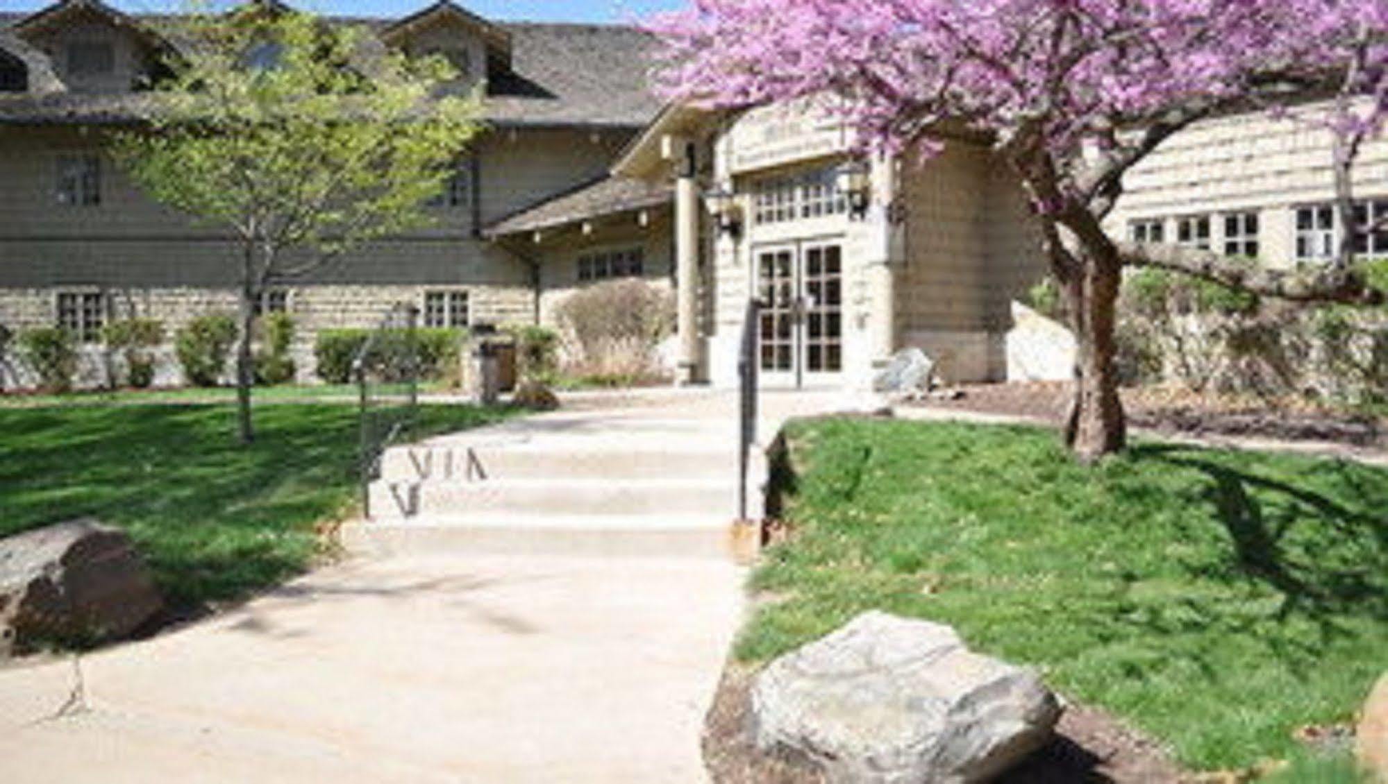 Starved Rock Lodge & Conference Center Utica ภายนอก รูปภาพ