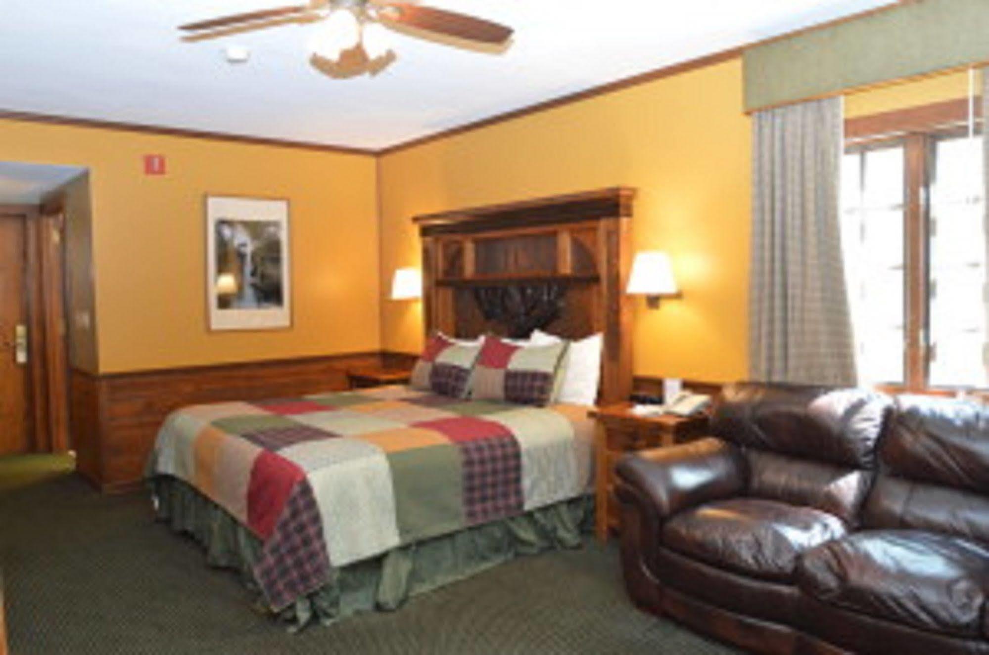Starved Rock Lodge & Conference Center Utica ภายนอก รูปภาพ