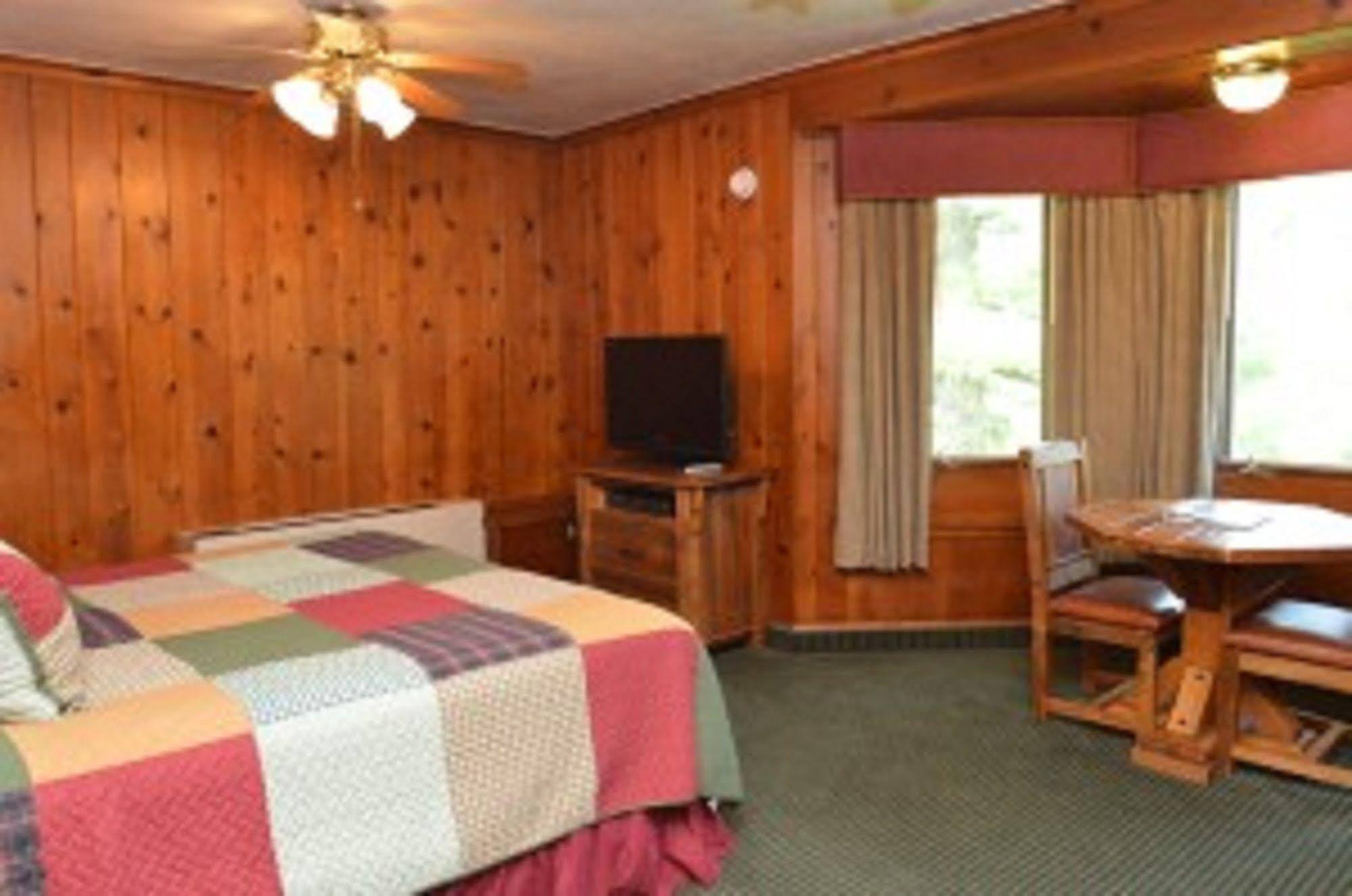 Starved Rock Lodge & Conference Center Utica ภายนอก รูปภาพ
