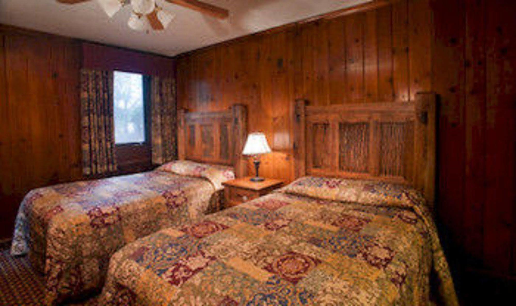Starved Rock Lodge & Conference Center Utica ภายนอก รูปภาพ