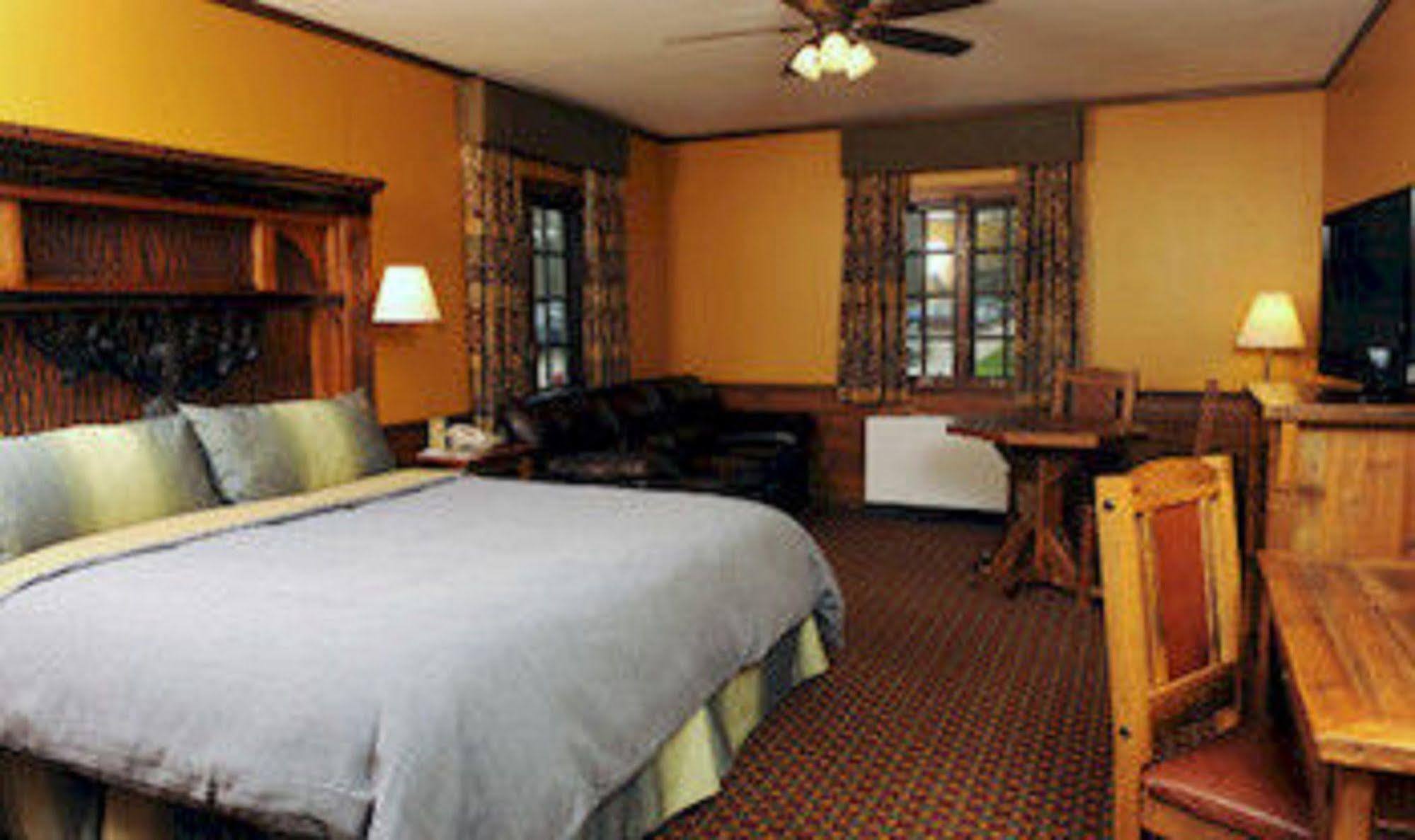 Starved Rock Lodge & Conference Center Utica ภายนอก รูปภาพ