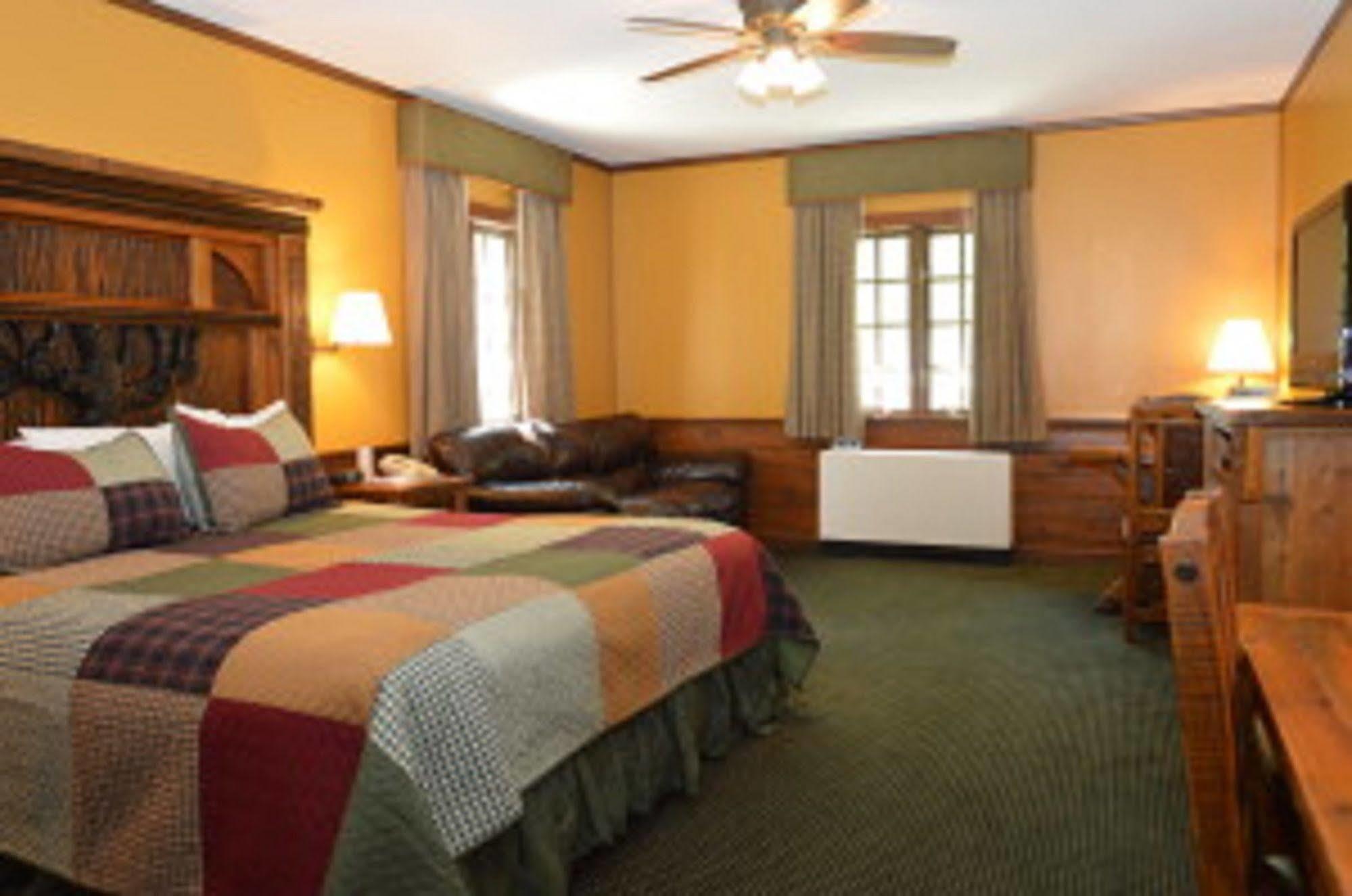 Starved Rock Lodge & Conference Center Utica ภายนอก รูปภาพ
