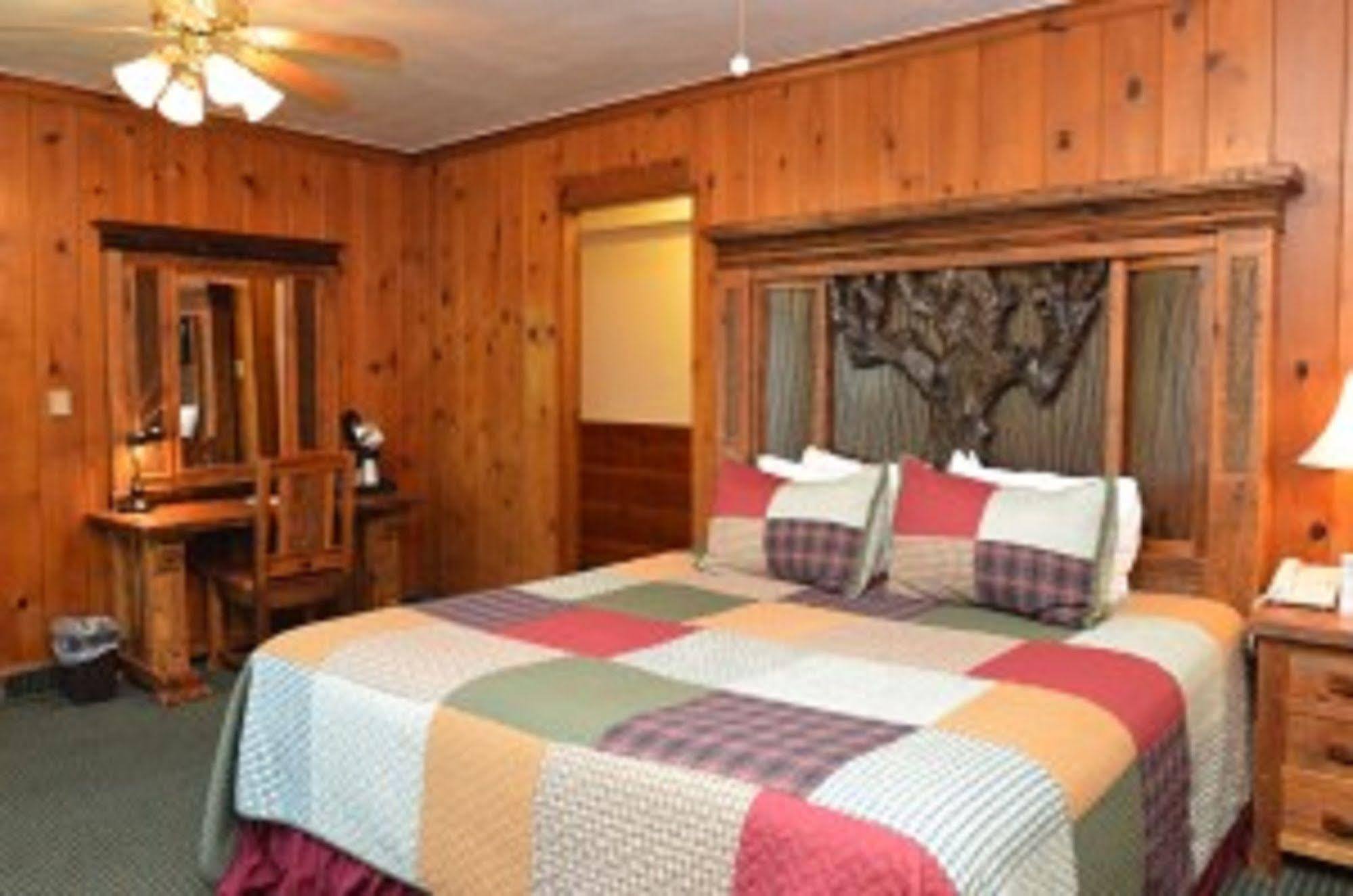Starved Rock Lodge & Conference Center Utica ภายนอก รูปภาพ
