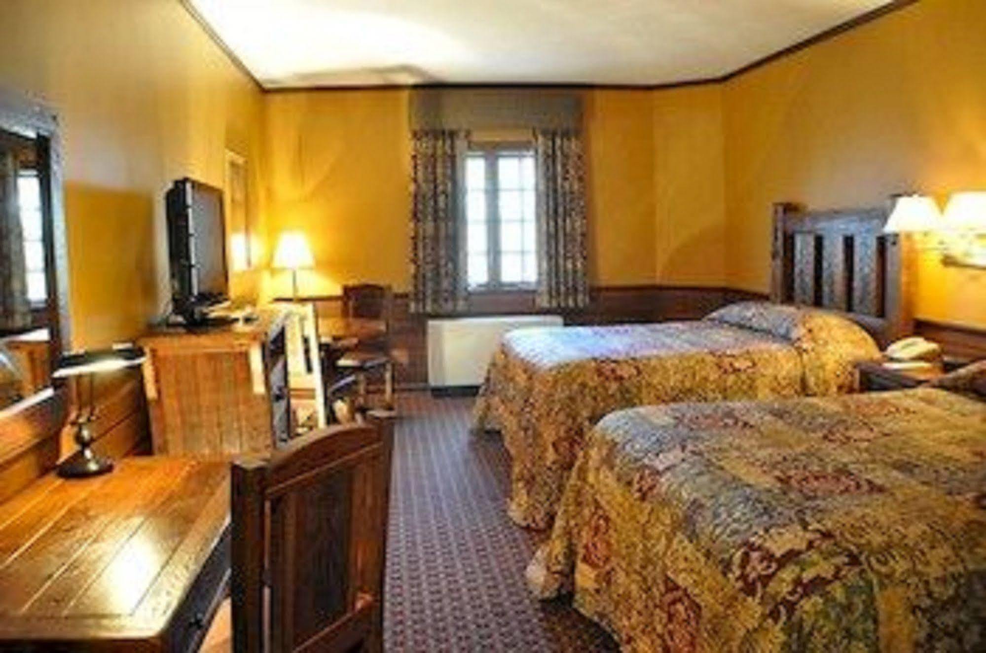 Starved Rock Lodge & Conference Center Utica ภายนอก รูปภาพ
